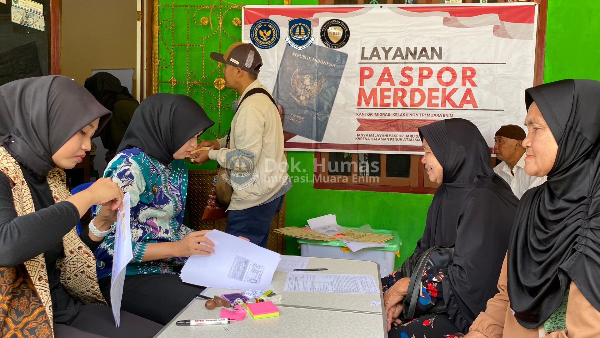 2 Paspor Merdeka